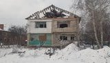 Рятувальники розбирають завали після влучення снаряду в житловий будинок на Харківщині. ФОТО