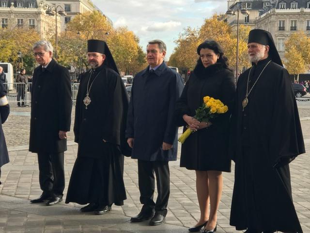 В центре Парижа почтили память жертв Голодомора 02 В центре Парижа почтили память жертв Голодомора 02