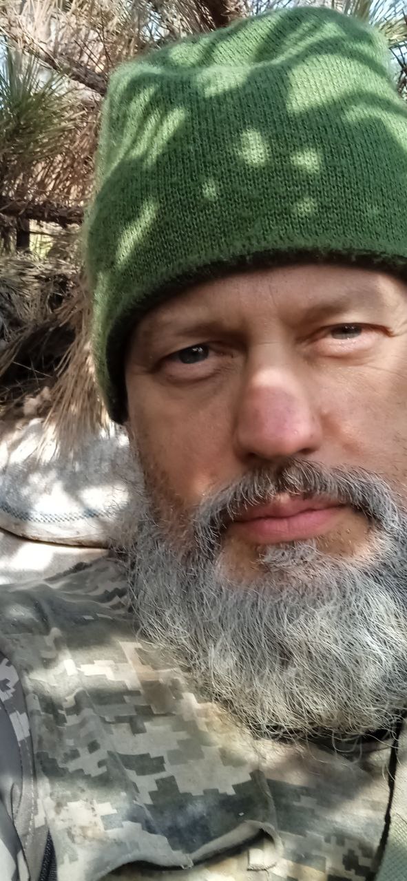 Бойовий медик та гітарист ВВ Євген Рогачевський: Творчість? Не до того. Тут інші завдання: вижити, відновити сили, виспатися. І, звичайно, виконати задачі 06