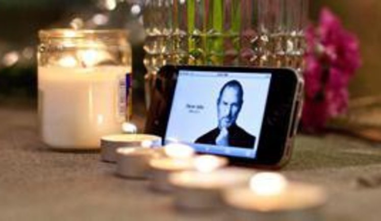 Умер Стив Джобс: "Я бы обменял все свои технологии на встречу с Сократом". ФОТО+ВИДЕО