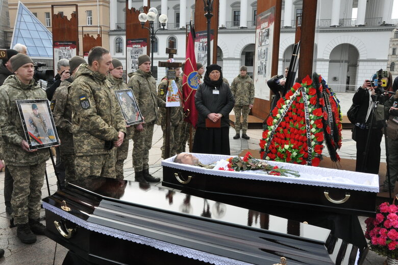 Із воїнами Олегом та Микитою Хомюками попрощалися у Києві: Батько та син загинули в бою проти окупантів під Бахмутом 21