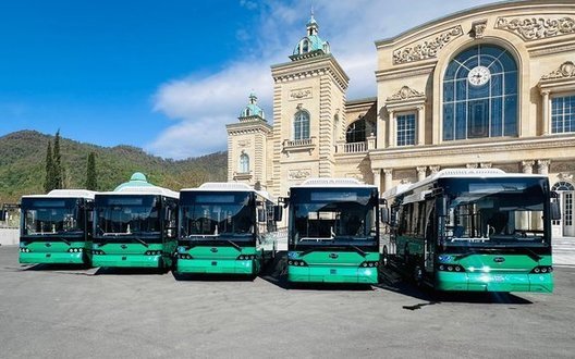 Азербайджан подарував Україні п’ять пасажирських автобусів. ФОТОрепортаж