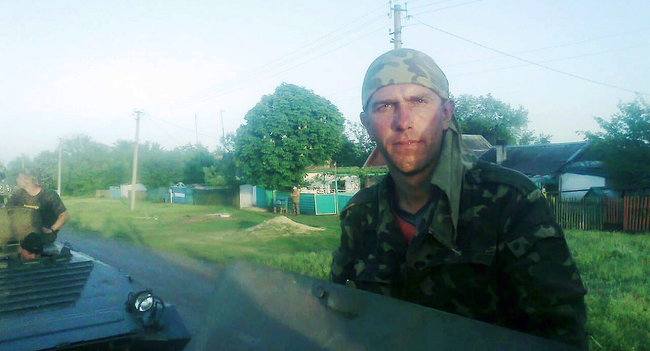 Меморіальну дошку загиблому під час виходу з Іловайська воїну 93-ї ОМБр Василю Логвиненку відкрили в Нікополі 01