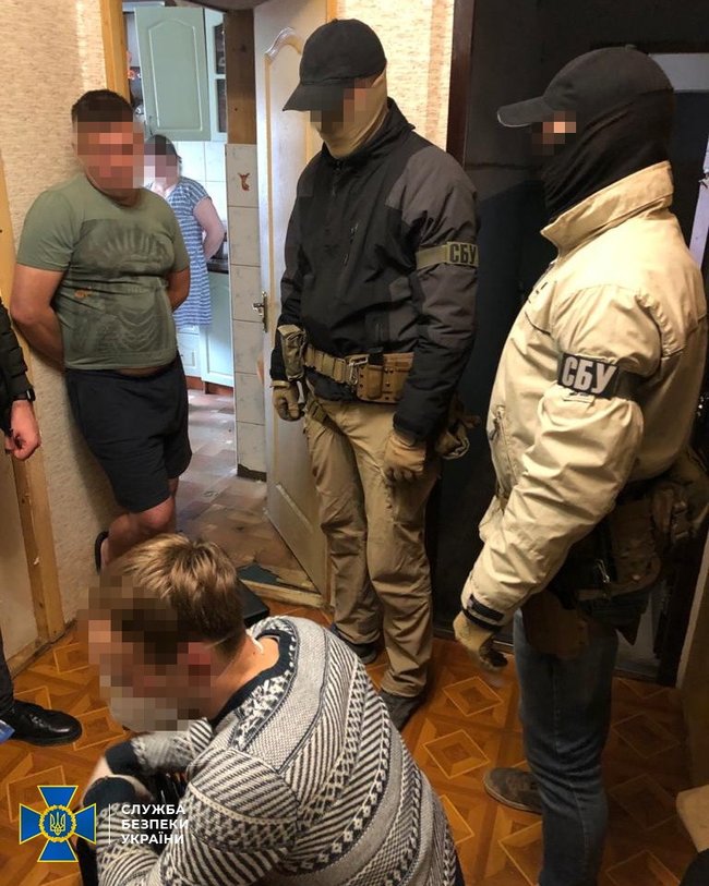 Блокирована масштабная схема незаконной легализации иностранцев в Украине для переправки в ЕС, - контрразведка СБУ 03 Блокирована масштабная схема незаконной легализации иностранцев в Украине для переправки в ЕС, - контрразведка СБУ 03