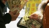 Курс гривні продовжує падати, Нацбанк вже продав на міжбанку $150 мільйонів (оновлено)