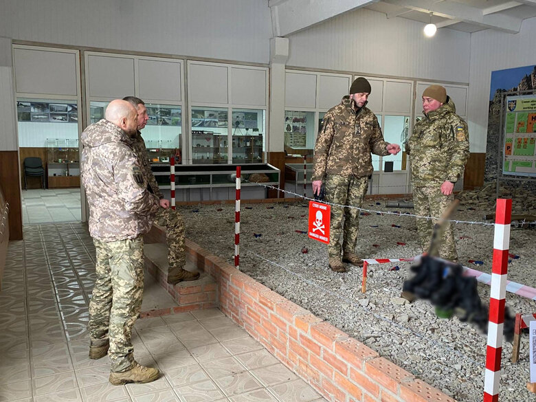 Протимінне взуття для саперів
