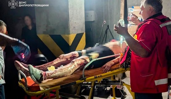 Атака РФ на ТЦ у Кривому Розі – це просто теракт. Ворог вдарив удруге по рятувальниках, - Зеленський. ФОТОрепортаж