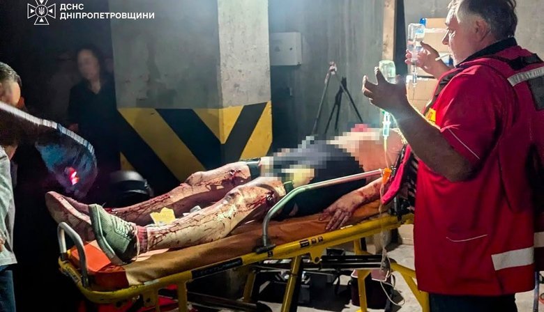 Атака РФ на ТЦ у Кривому Розі – це просто теракт. Ворог вдарив удруге по рятувальниках, - Зеленський. ФОТОрепортаж