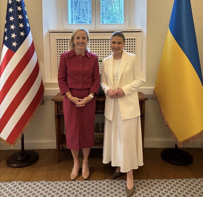 Davis, Stefanishyna