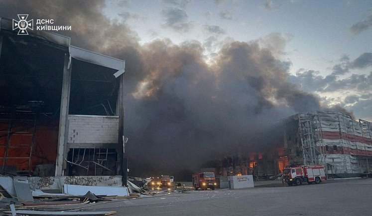 Russia strikes Kyiv region: large-scale fire has broken out in Bucha district. PHOTOS