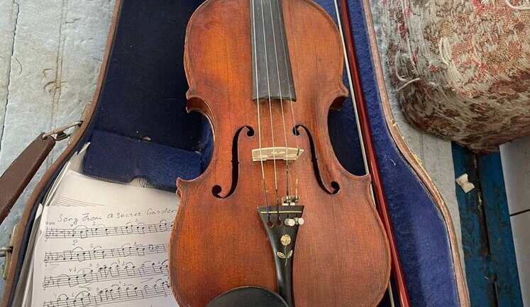 Border guards prevent export of 1713 Stradivarius violin abroad. PHOTOS
