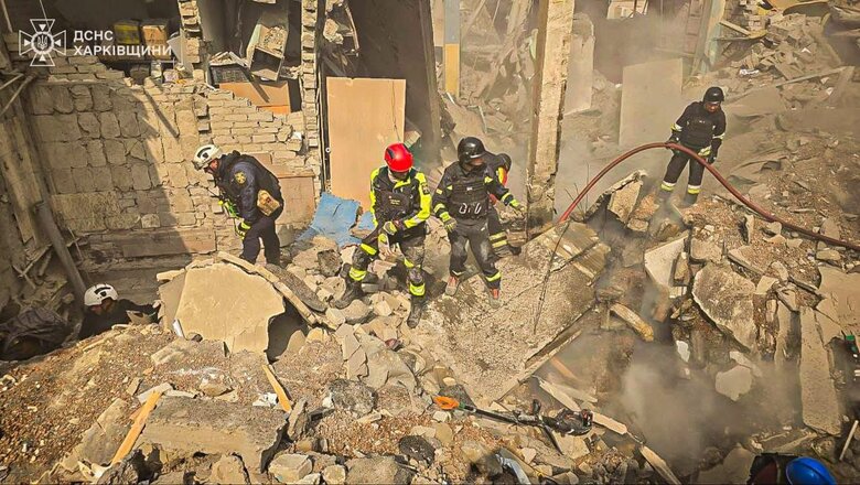 У ДСНС показали наслідки російського обстрілу Харкова. Триває ліквідація наслідків
