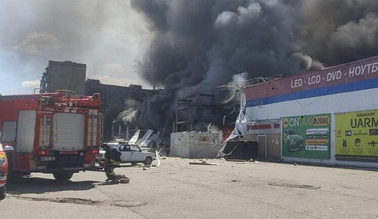 Zelenskyy on Russian strike on supermarket in Kostiantynivka: 9 killed, 26 wounded. People are under rubble (updated). VIDEO