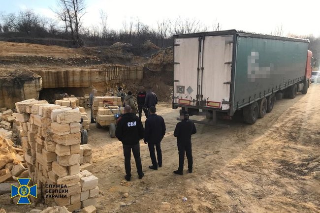 СБУ блокировала незаконную добычу полезных ископаемых в Одесской области. Экологический ущерб составляет 25 млн грн 06