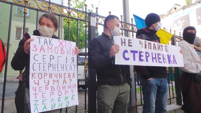 Под столичным СБУ проходит акция Руки прочь от Стерненко из-за вероятного объявления подозрения активисту 02