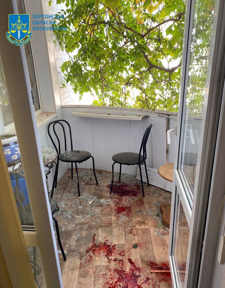 Enemy hit hospital in Kherson, doctor was killed and nurse was wounded 03