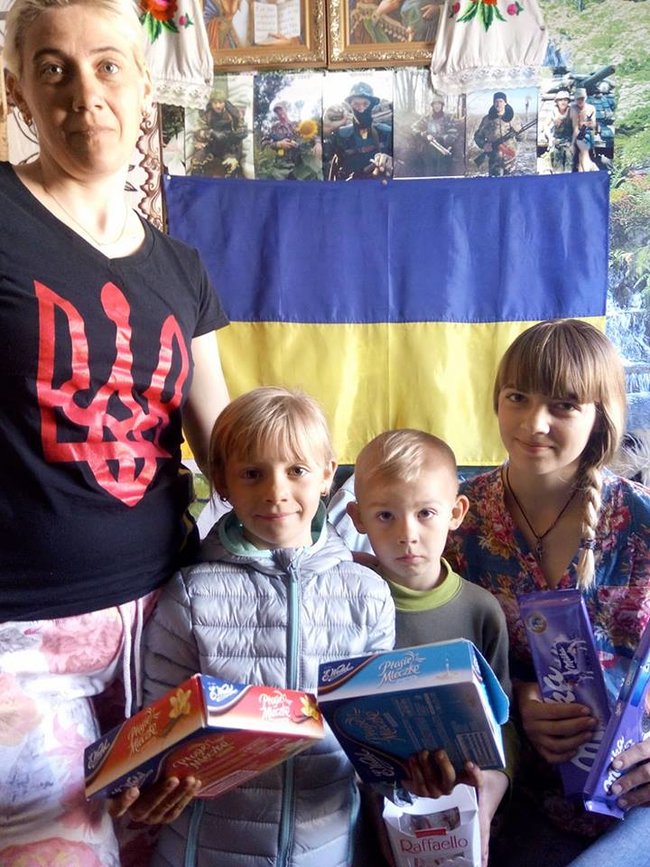 Це тепер наші діти. Як українська діаспора та іноземці допомагають родинам загиблих бійців 06 Це тепер наші діти. Як українська діаспора та іноземці допомагають родинам загиблих бійців 06