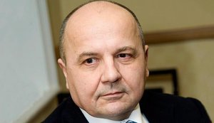 Колишнього радянського розвідника, письменника Віктора Суворова (Різуна) не пускають в Україну: Не хочуть псувати братерські відносини з Москвою