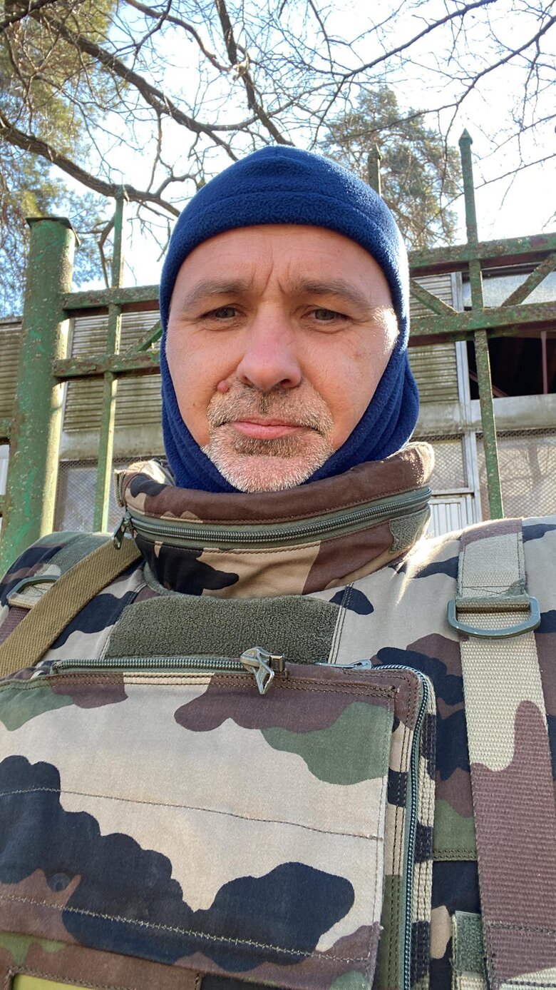 Олег Пилипчук: Дуже складно, коли ти везеш бійця, з яким нещодавно спілкувався, а тепер бачиш його мертвим, вкладаєш в цей чорний мішок і закриваєш 06