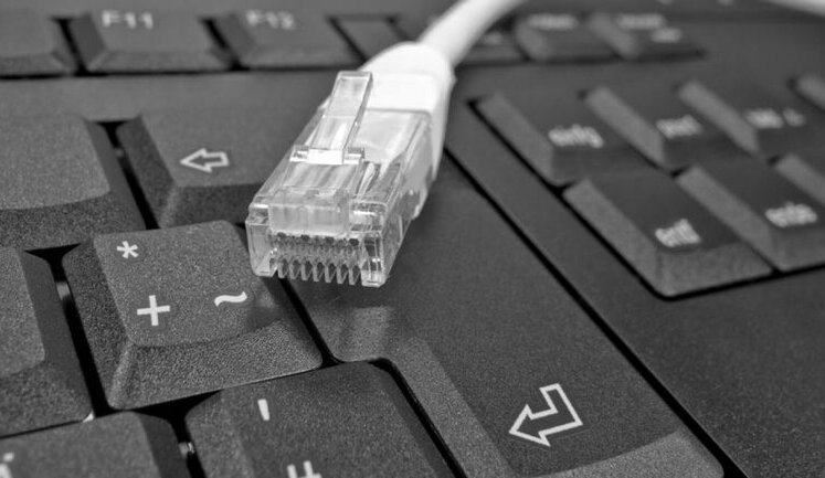 Россия массово отключает связь и интернет в Крыму, - ЦНС