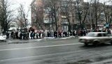 За продпакетами политика киевляне стали в километровую очередь. ФОТОрепортаж