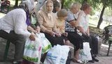 Пилипишин продолжает дело Черновецкого, подкупая бабушек чаем с медом. ФОТОрепортаж