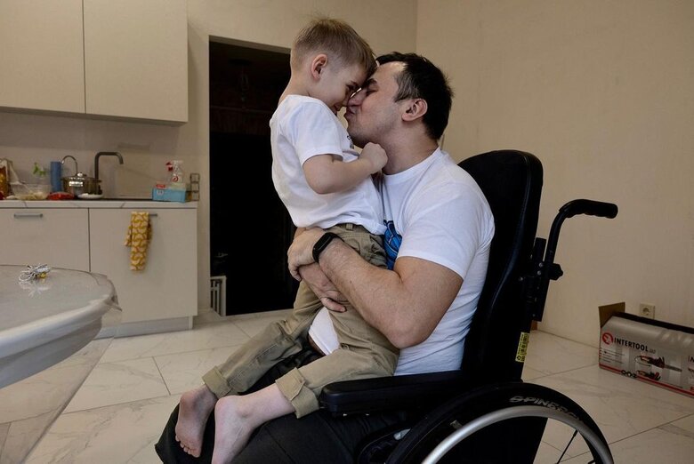 Військовослужбовець Артем Мороз: У мене влили два з половиною літри крові. Я не знаю, як я вижив 11 Військовослужбовець Артем Мороз: У мене влили два з половиною літри крові. Я не знаю, як я вижив 11