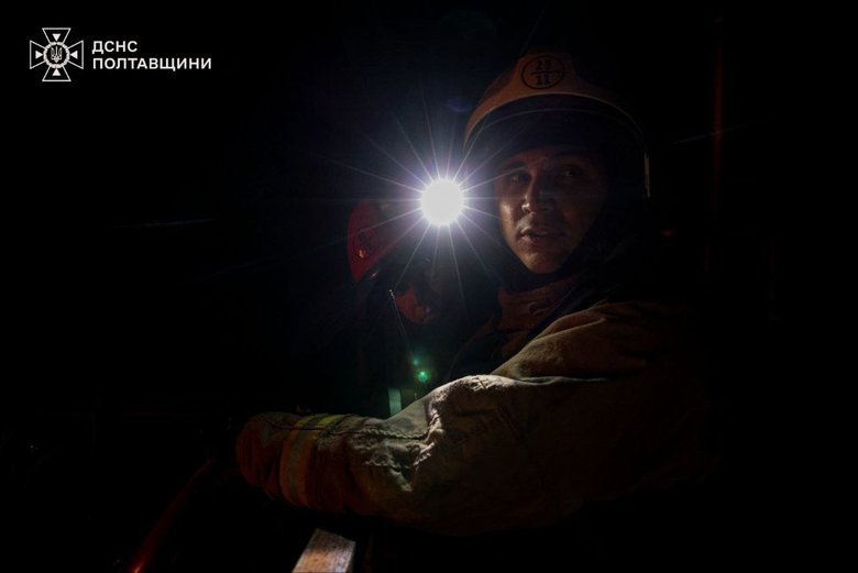 Рятувальники загасили пожежі після атаки РФ на підприємство в Полтавському районі