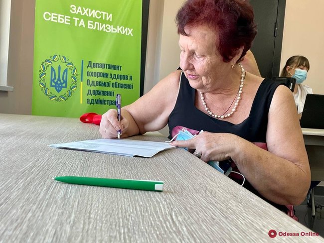 Пункт вакцинації відкрили в аеропорту Одеси 06