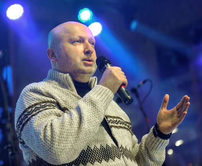 На Софійській площі Києва святкують Різдво Христове 04