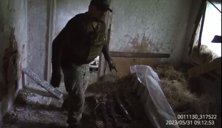 В деоккупированной Сергеевке Луганской области обнаружили тайник оружия и боеприпасов оккупантов. ВИДЕО