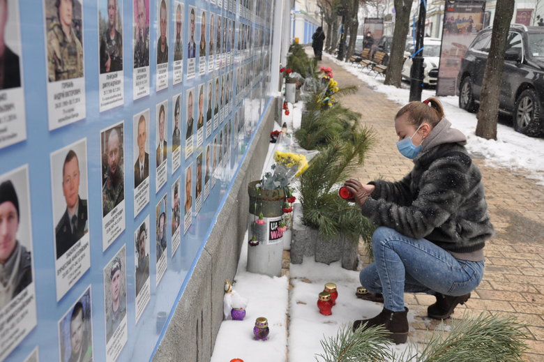 У Києві відбулась панахида за загиблими захисниками Донецького аеропорту 49 У Києві відбулась панахида за загиблими захисниками Донецького аеропорту 49