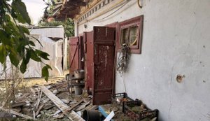 Враг нанес удары по Синельниковскому и Никопольскому районам: четверо раненых, повреждены дома, солнечные панели и ЛЭП. ФОТОРЕПОРТАЖ