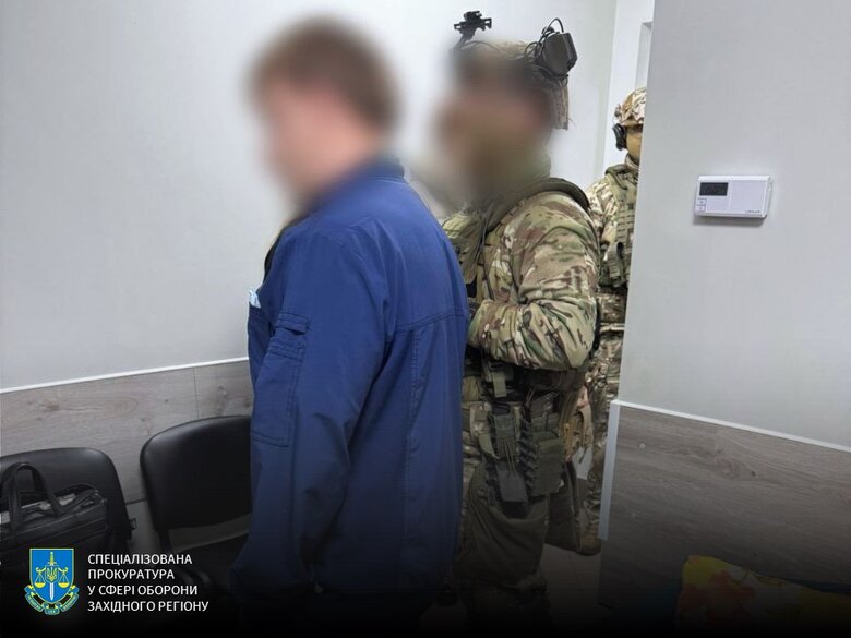 Лікарі батько та син допомагали уникнути мобілізації