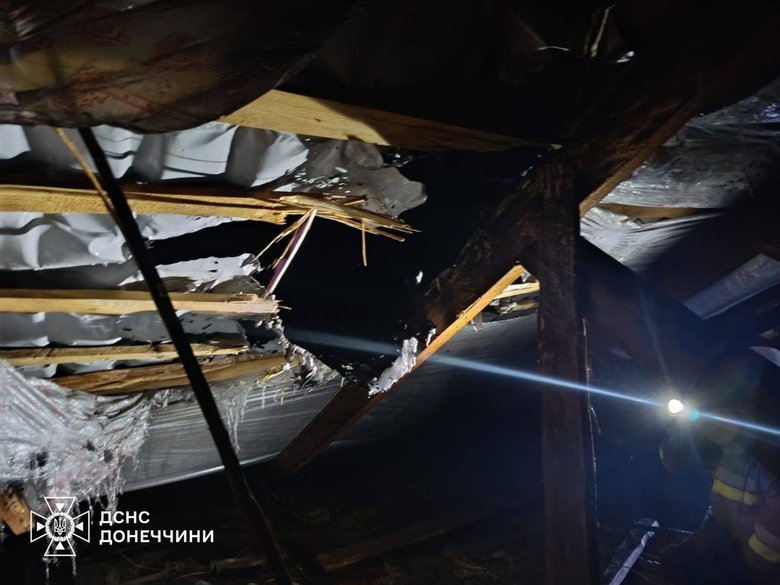 В Александровке после российской атаки горела крыша пожарной части