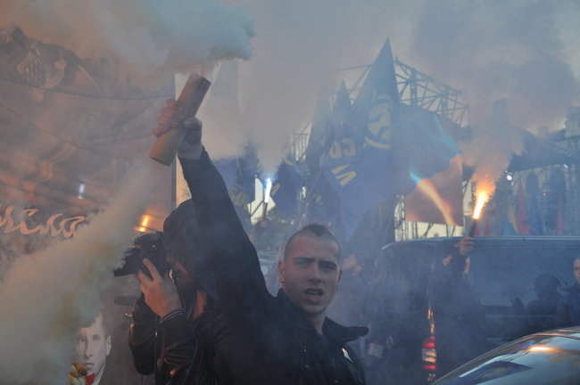 Националисты провели в центре Киева Марш УПА 26