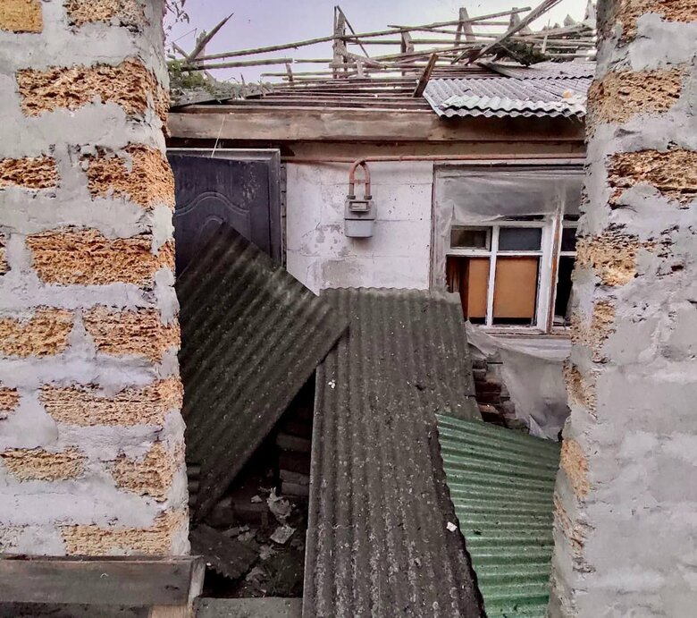 Окупанти із Градів та важкої артилерії обстріляли Дніпропетровщину, пошкоджено лінію електропередач, житлові будинки, склади, - Резніченко 03