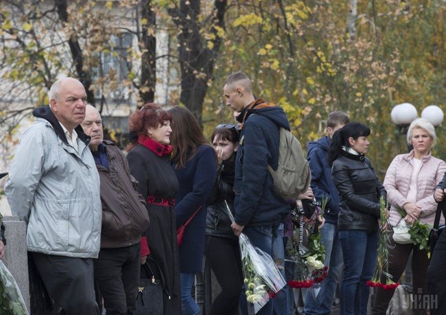 С актрисой Дизель шоу Мариной Поплавской, погибшей накануне в ДТП, попрощались в Киеве 06