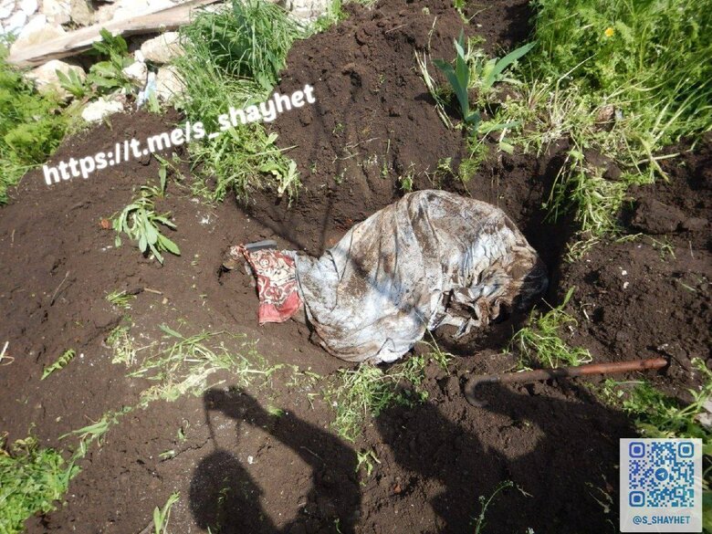 Поліція ексгумувала тіла ще двох місцевих жителів, які загинули під час обстрілу села Благодатне Миколаївської області 03