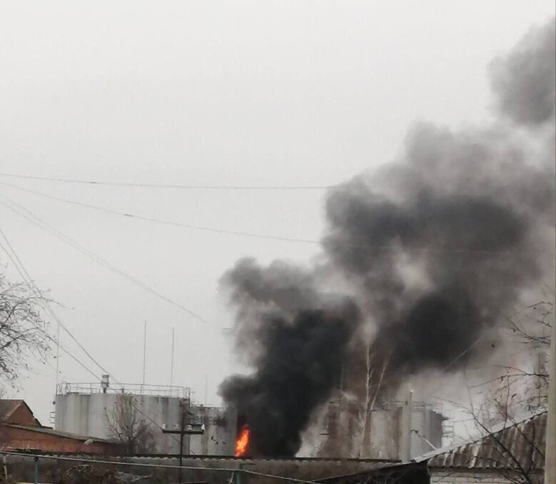 В Белгородской области масштабный пожар. По предварительным данным, горит нефтебаза 01