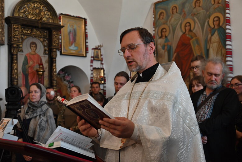 Зі скрипалем та воїном Давидом Якушиним, який загинув у бою з окупантами, попрощалися в Києві 27