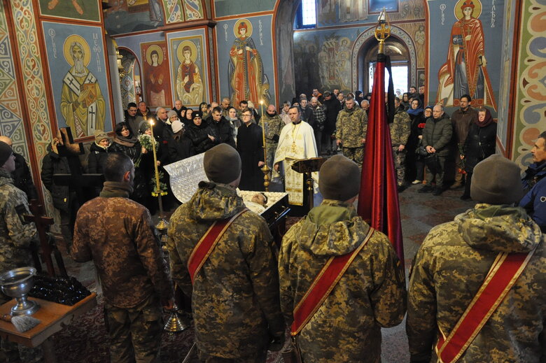 Із загиблим українським воїном Денисом Галушком попрощалися у Києві 02