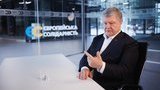 Медведчук при мне голову не мог поднять, - Порошенко