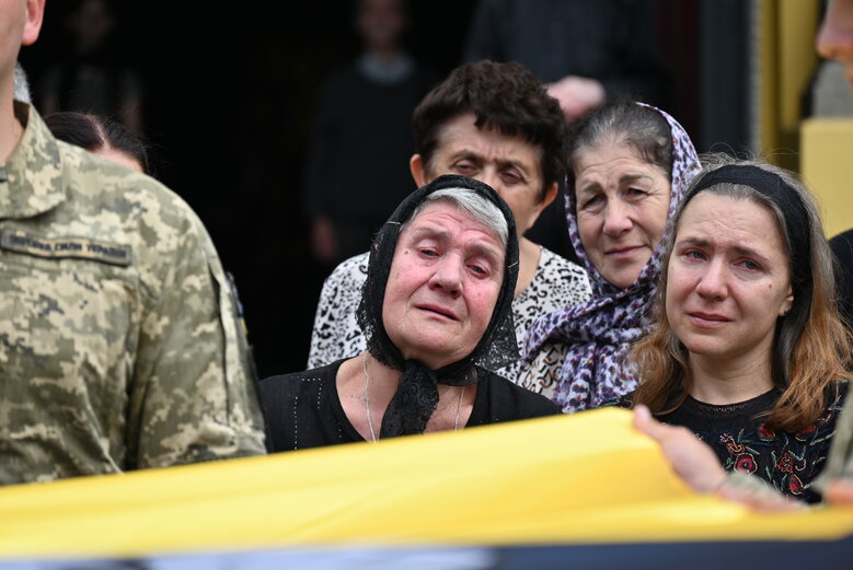 У Володимирському соборі попрощалися із загиблим у боях за Україну воїном Микитою Оптимістом Красновідом 11