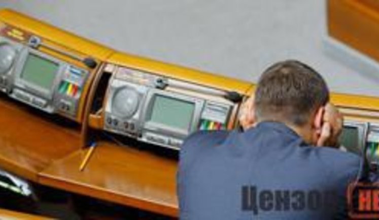 Журналисты в Раде попросили покрасневших "тушек" не позориться