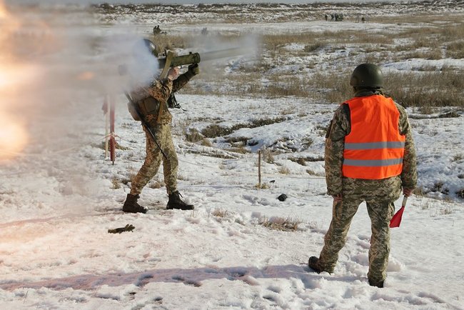 Военнослужащие ООС прошли курс стрельбы из огнемета 02