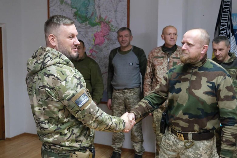 Бійці 52-го ОСБт врятували чоловіка, який шість днів був під завалами будинку біля Авдіївки 02 Бійці 52-го ОСБт врятували чоловіка, який шість днів був під завалами будинку біля Авдіївки 02