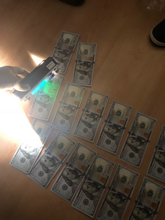 СБУ задержала на взятке в $3 тыс. работника военкомата в Одессе 03