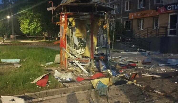 Рашисты атаковали Чернигов, попали в частный сектор и предприятие, пять пострадавших (обновлено). ФОТОрепортаж