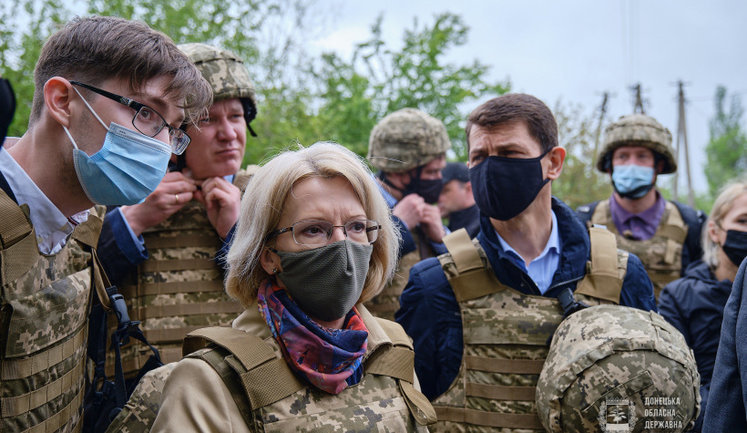 Разумков і спікер Сейму Латвії Мурнієце відвідали прифронтове Опитне на Донеччині. ФОТОрепортаж